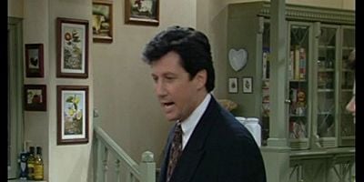 Cartel de "La Niñera" Detrás Del Hombre