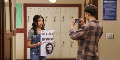 Cartel de Corazones llenos, mochilas transparentes