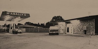 Cartel de Debbie y Denice