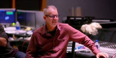 Cartel de El mundo aguarda