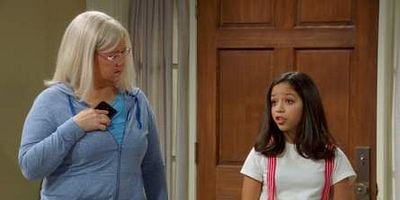 Cartel de How Sydney Got Her Phone Back