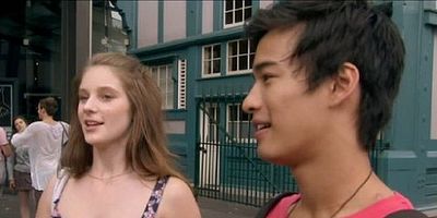 Cartel de In the Middle, Somewhat Elevated