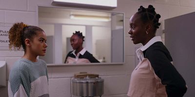 Cartel de Es la peor traición desde Jordan y Kylie