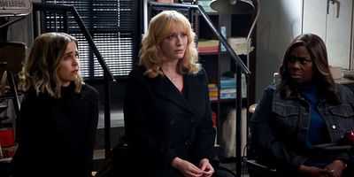 Cartel de Carolyn con Y