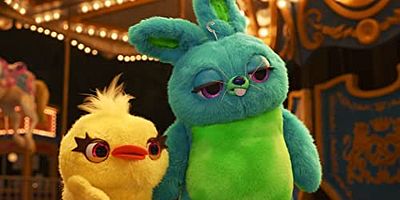 Cartel de Curiosidades con Ducky & Bunny: Tres cabezas