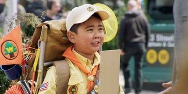 Cartel de UP: Russell gana una insignia