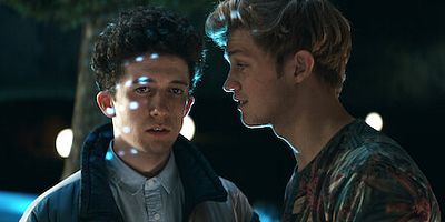 Cartel de Piensa diferente