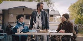 Cartel de Muévete rápido y rompe cosas