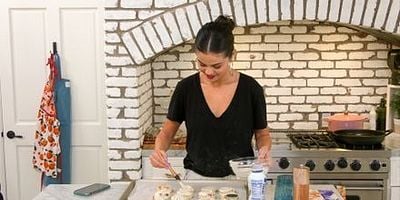 Cartel de Selena + Tanya Holland