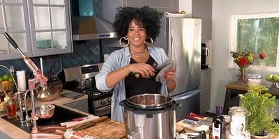 Cartel de Selena + Kelis Rogers