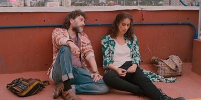 Cartel de ¿Y Si Jugamos Botella?