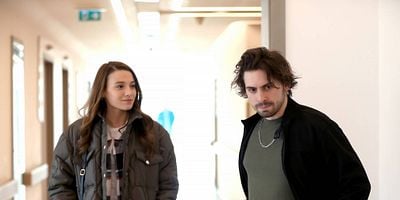 Cartel de Suddenly changing roles