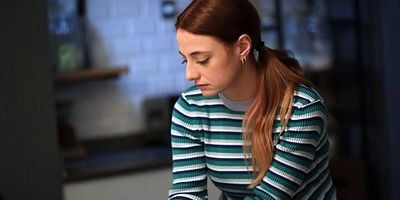 Cartel de Mistakes moving to the right