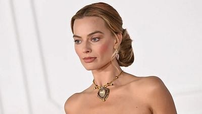 'Cumbres Borrascosas': Margot Robbie revivió con este collar indio una intensa historia de amor y excesos que marcó la historia de Hollywood noticias imagen
