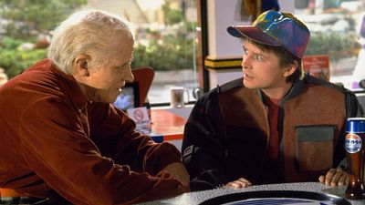 'Volver al futuro 2': ¡Nunca vemos la cara de este personaje y hay una buena explicación! noticias imagen