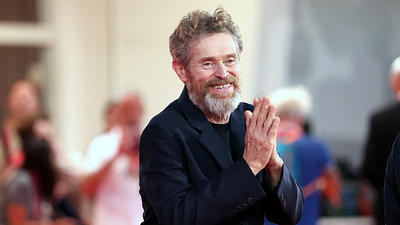 Willem Dafoe, a sus 71 años: "Nunca soy más feliz que lavando los platos, levantando las heces de los animales o haciendo tareas sencillas" noticias imagen
