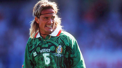 "Todavía me lo recuerdan": 'El Matador' revive en 'La entrevista con Yordi Rosado' el fallo de 98' que dejó una herida abierta en la afición mexicana noticias imagen