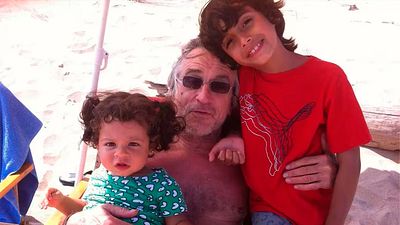 Famoso actor de 81 años salta de un barco y este fue el motivo noticias imagen