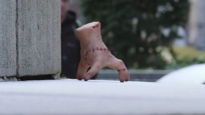 Así fue como Dedos llegó a la familia Addams y escapó de un villano siniestro en ‘Merlina’ noticias imagen