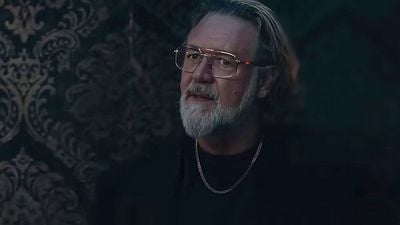 Russell Crowe sólo quiere retirarse, pero todos parecen querer acabar con él en 'El último gran golpe' noticias imagen