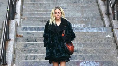 'Joker 2': Lady Gaga recrearía épica escena de Joaquin Phoenix en escaleras y estas fotos lo prueban noticias imagen