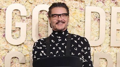 Pedro Pascal aparece lastimado en los Golden Globes 2024 y fans se preocupan noticias imagen