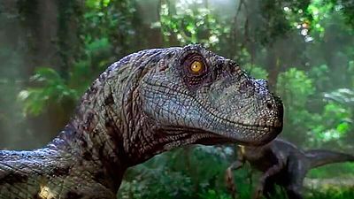Si detienes 'Jurassic Park: El mundo perdido' en 1:48:43, verás cómo Steven Spielberg hizo que el T-Rex hiciera una extraña referencia a Michael Jordan noticias imagen