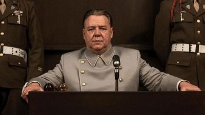Russell Crowe, protagonista de 'Gladiador', se convierte en la mano derecha de Hitler y habla alemán: nuevo tráiler del thriller 'Nuremberg' noticias imagen