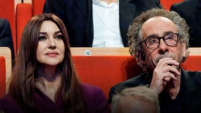 Confirman romance entre Monica Bellucci y Tim Burton a sus 64 años noticias imagen