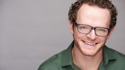 Detienen a actor de 'Rebel Moon' en México por apuñalar a su exnovia noticias imagen