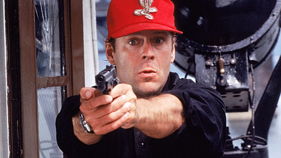 La película por la que Bruce Willis se disculpó públicamente: "Fue una muy mala, muy floja" noticias imagen