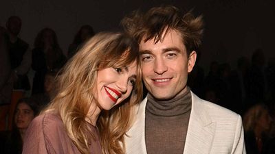 Esto cuesta el gigantesco anillo de compromiso que Robert Pattinson le dio a Suki Waterhouse noticias imagen