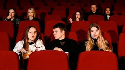 La generación Z está salvando a los cines: nuevo estudio revela que jóvenes de 18 a 29 años son los responsables del éxito en la taquilla de Hollywood noticias imagen