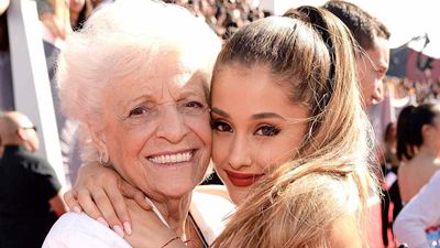 La abuelita de Ariana Grande rompe increíble récord a los 98 años