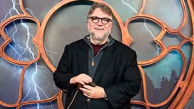 ‘Frankenstein’: la conmovedora historia del fan que lloró tras abrazar a Guillermo del Toro en la premier de CDMX noticias imagen