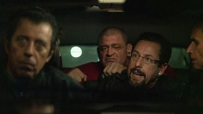 Si crees que puedes aguantar la tensión extrema, dale play a este thriller frenético, para sufrir un ataque de ansiedad simulado junto a Adam Sandler noticias imagen