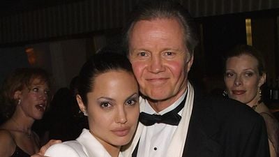 El día que Angelina Jolie recordó el triste momento cuando su madre vio por televisión a Jon Voight junto a otra mujer noticias imagen