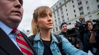Allison Mack, actriz de 'Smalville', es liberada de prisión tras caso de tráfico sexual