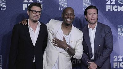 Actor de 'Rápidos y Furiosos', Tyrese Gibson, bendice a niña en la premier de '1992' durante FICM 2024 noticias imagen