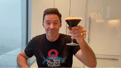 Hugh Jackman, Salma Hayek y Anne Hathaway: Así recibieron año nuevo los famosos noticias imagen