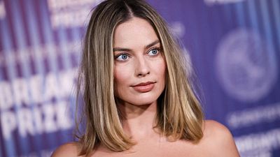 Margot Robbie vivió el momento "mamá en apuros" más adorable mientras trabajaba y su reacción ya es viral noticias imagen