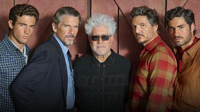 Ethan Hawke y Pedro Almodóvar conmueven a Cannes 2023 con 'Extraña forma de vida'