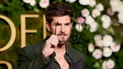 Andrew Garfield se hace viral por ser demasiado guapo en los Golden Globes 2025 noticias imagen