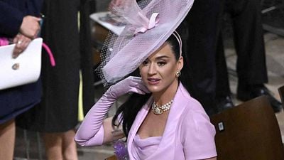 Katy Perry se perdió, tropezó y convirtió en meme en coronación de Carlos III noticias imagen