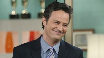 ¿Por un iPhone? La razón por la que Matthew Perry se quedó solo antes de morir noticias imagen
