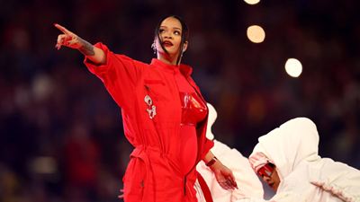 Rihanna confirma su segundo embarazo durante Super Bowl LVII
