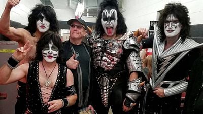 Muere músico de KISS en accidente automovilístico con su madre noticias imagen