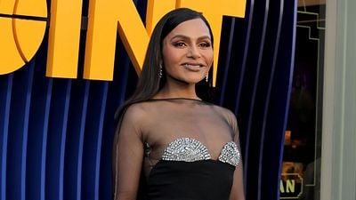 Mindy Kaling rompe el silencio sobre su cambio físico y revela por qué hoy ve su pérdida de peso de otra manera noticias imagen