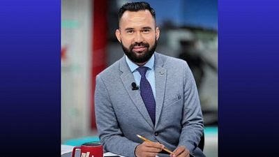 El periodista Moisés Hernández protagoniza un inesperado momento en vivo y las redes no lo dejaron pasar noticias imagen