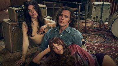 Esto te costará vestirte como las protagonistas de 'Daisy Jones & the Six’ noticias imagen